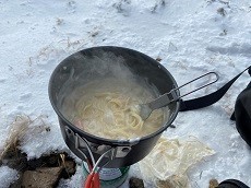 【贈答・プレゼントにも。こだわり高級無添加パスタソース専門店・おとりよせのナチュラルグレースメルカートのブログ】八ヶ岳の天狗岳に登ってきました。山頂パスタ たっぷりサーモンのクリームソース